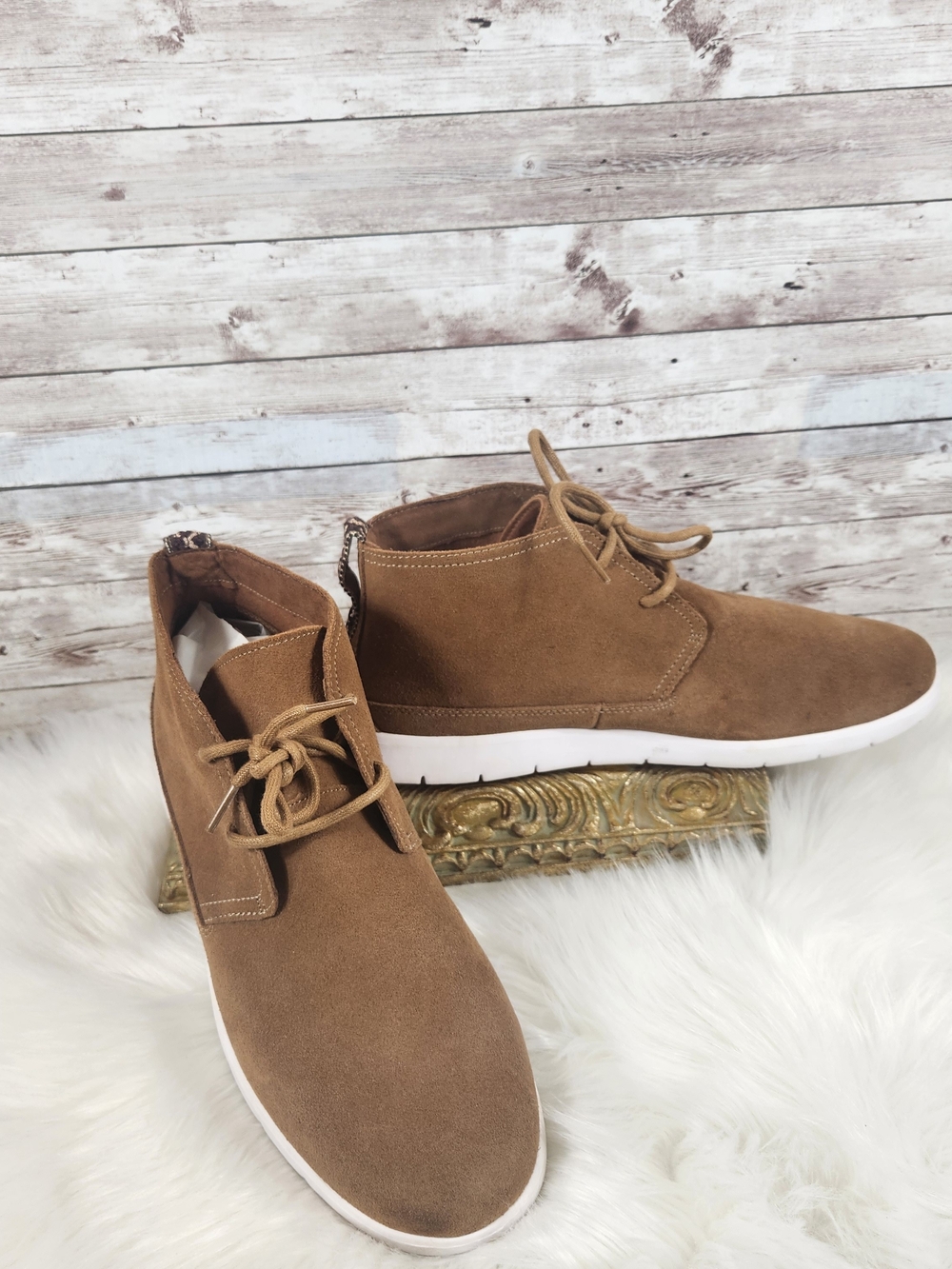 UGG Men's Tan Suede Chukka Sneakers - Picture 6 of 6